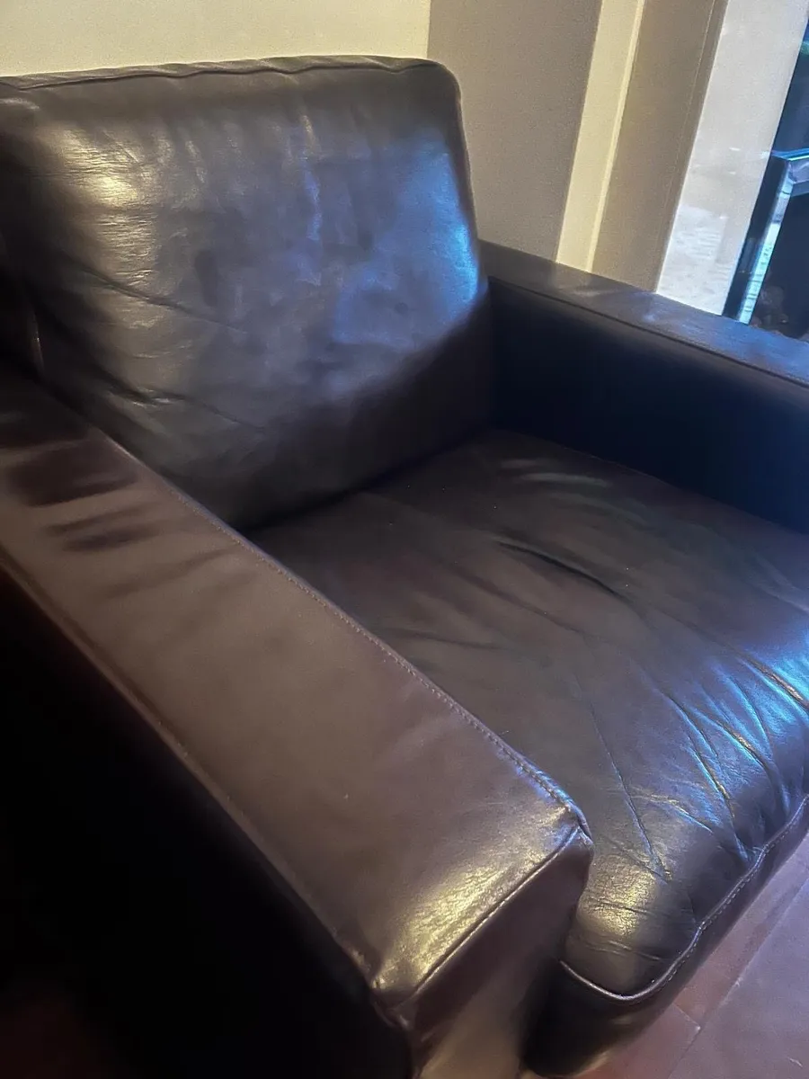 Brian leather 3 seater & 2 x 1 seaters for sale - Image 3