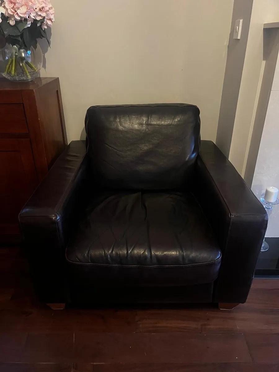 Brian leather 3 seater & 2 x 1 seaters for sale - Image 4