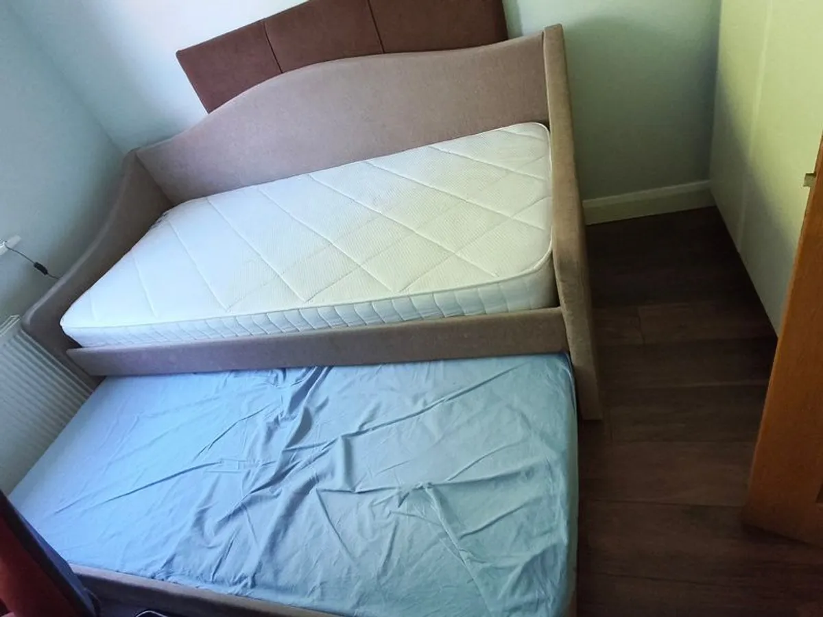 As New, single  Day Bed Sofa with trundle bed - Image 2