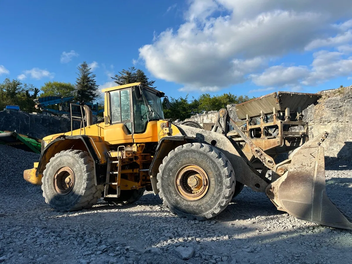 Volvo 220F - Image 1