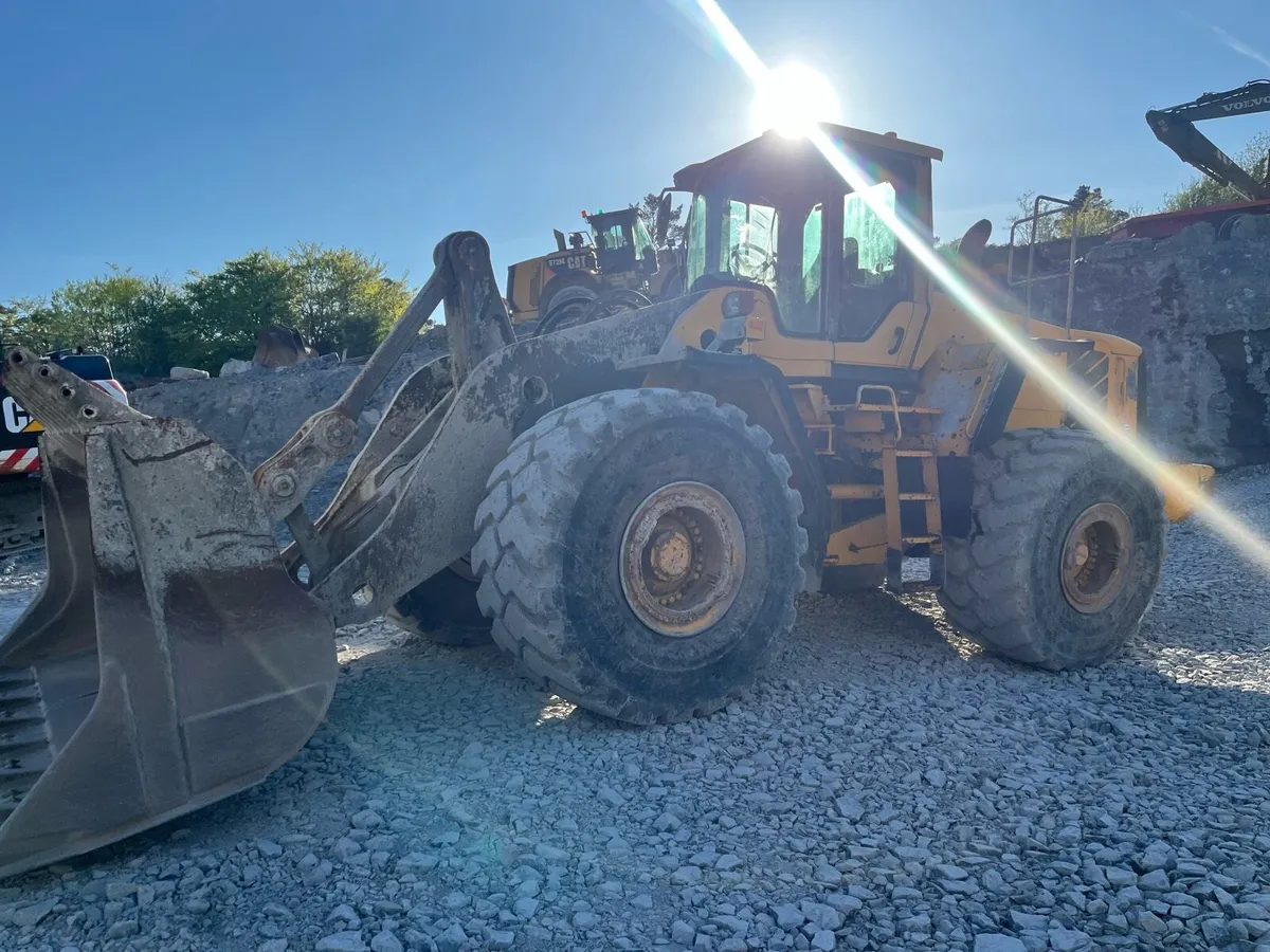 Volvo 220F - Image 2