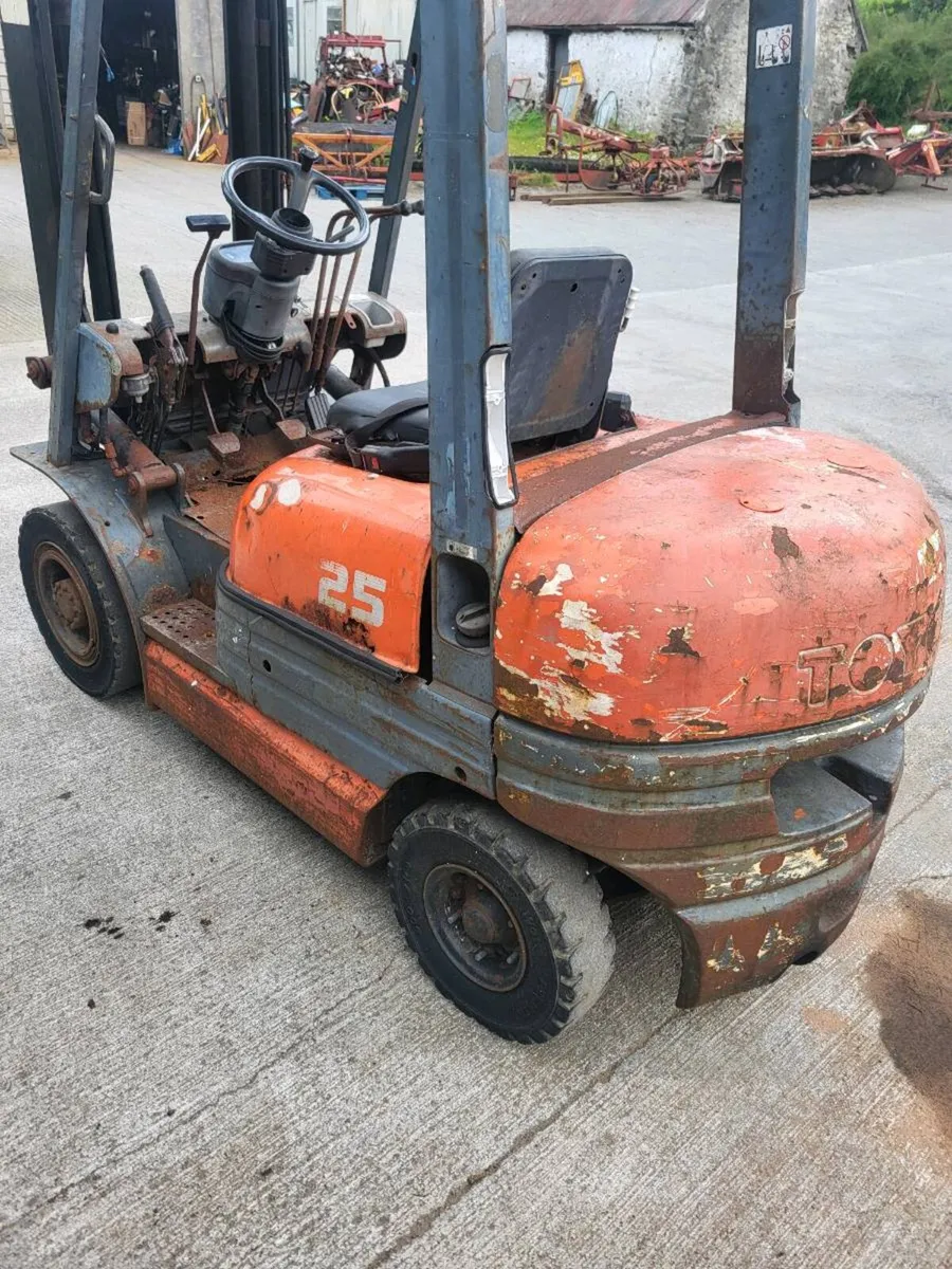 Toyota 2.5 forklift - Image 2