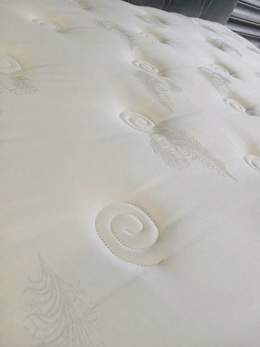 4ft6" Double bed mattress & headboard 
🚚 - Image 4
