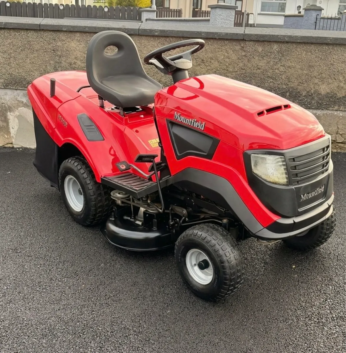 Mountfield ride on lawnmower - Image 4