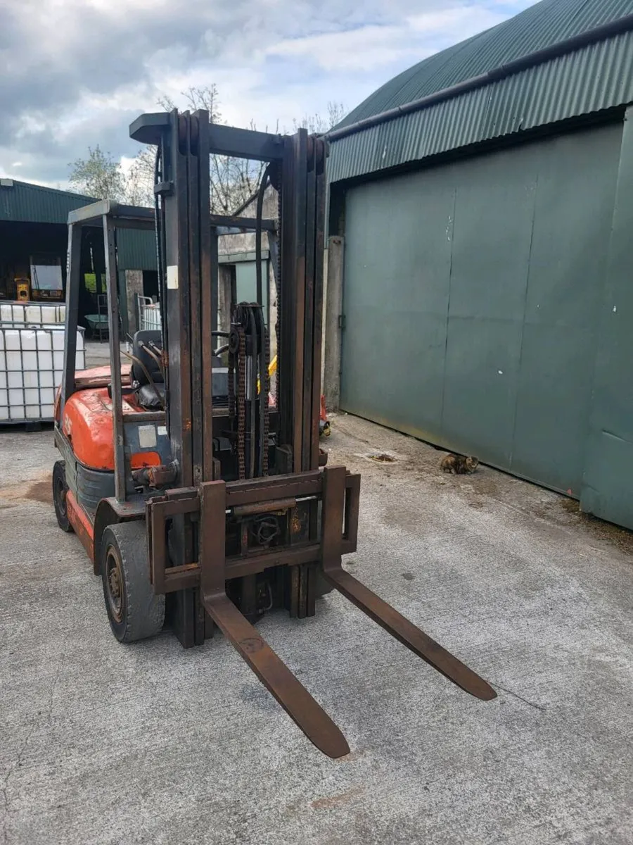 Toyota 2.5 forklift - Image 3