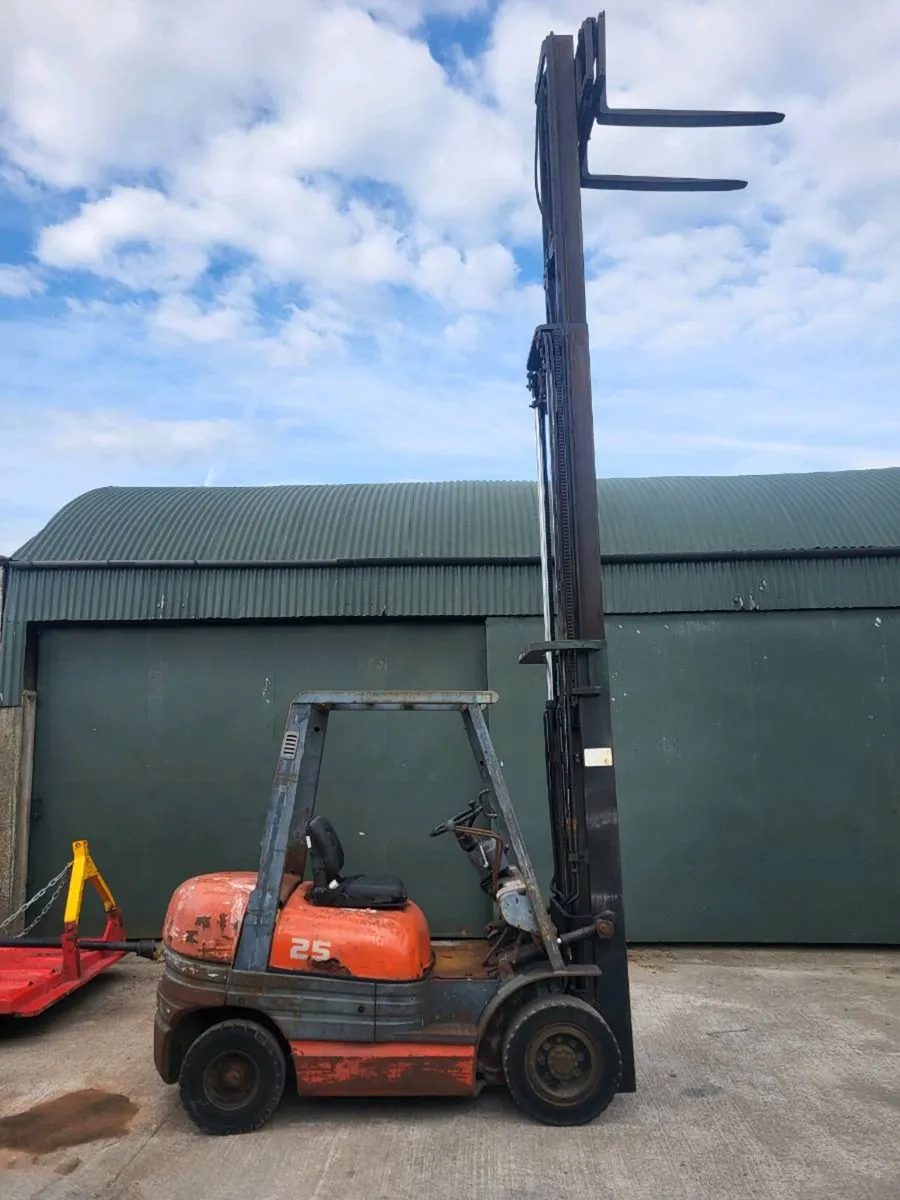Toyota 2.5 forklift - Image 4