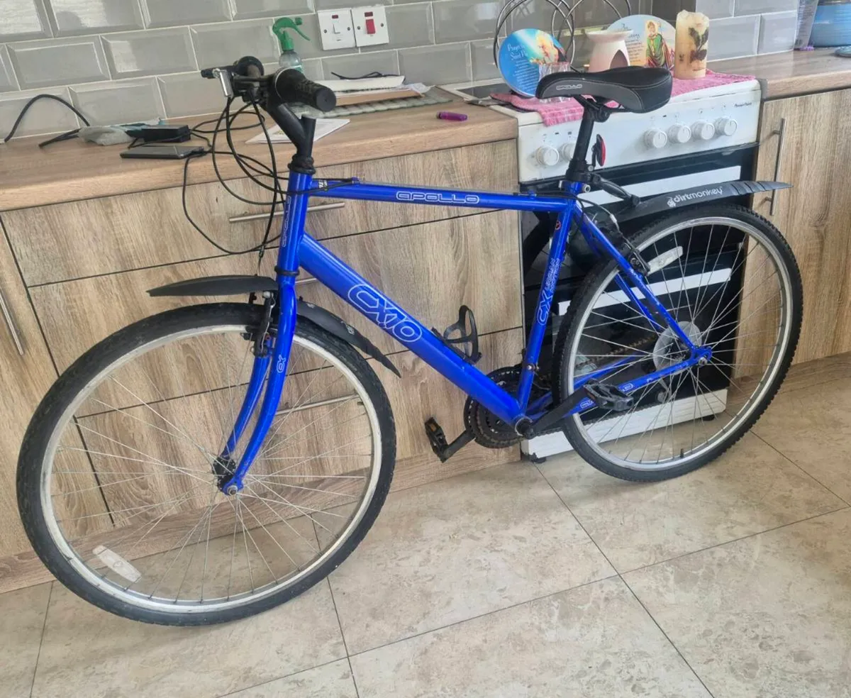ADULTS HYBRID BIKE 700 WHEELS 21" FRAME 18 GEARS - Image 1