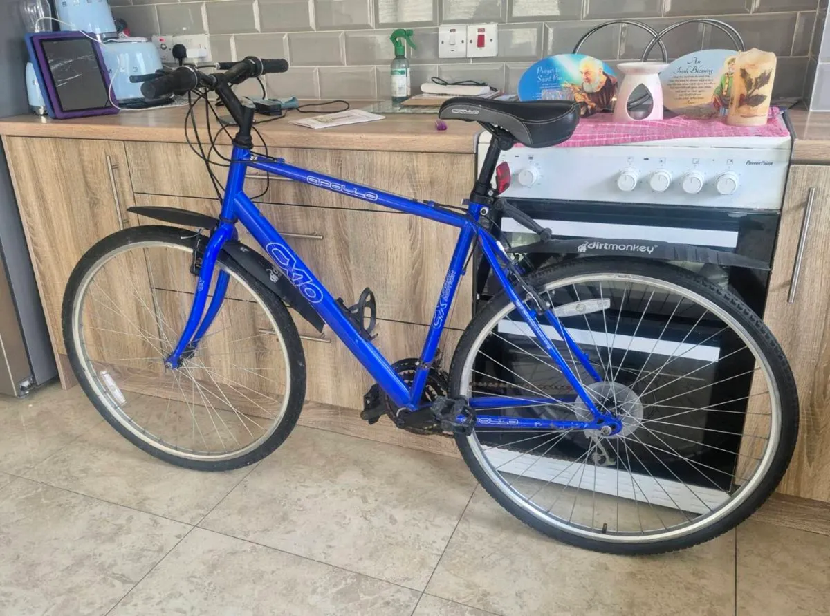 ADULTS HYBRID BIKE 700 WHEELS 21" FRAME 18 GEARS - Image 2