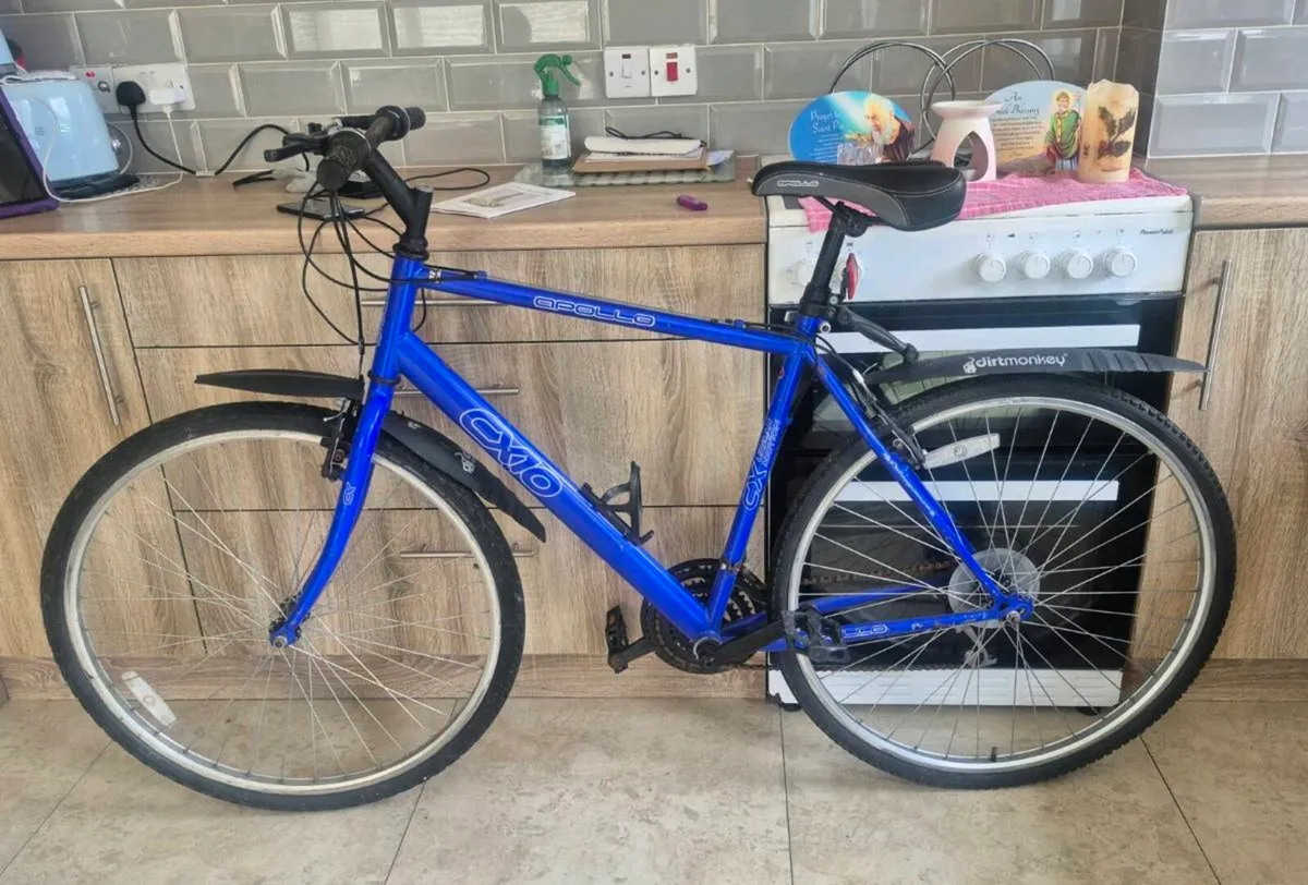 ADULTS HYBRID BIKE 700 WHEELS 21" FRAME 18 GEARS - Image 3