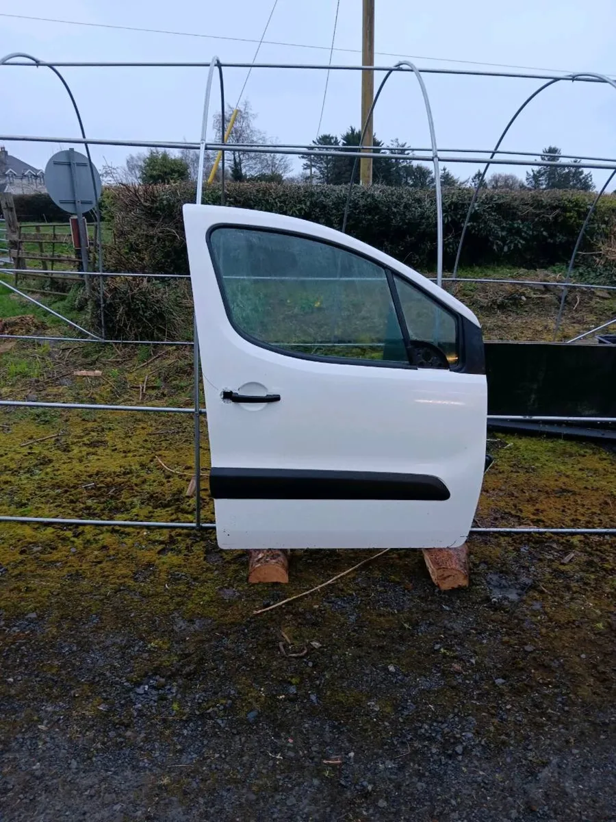 2016 berlingo driver door - Image 1