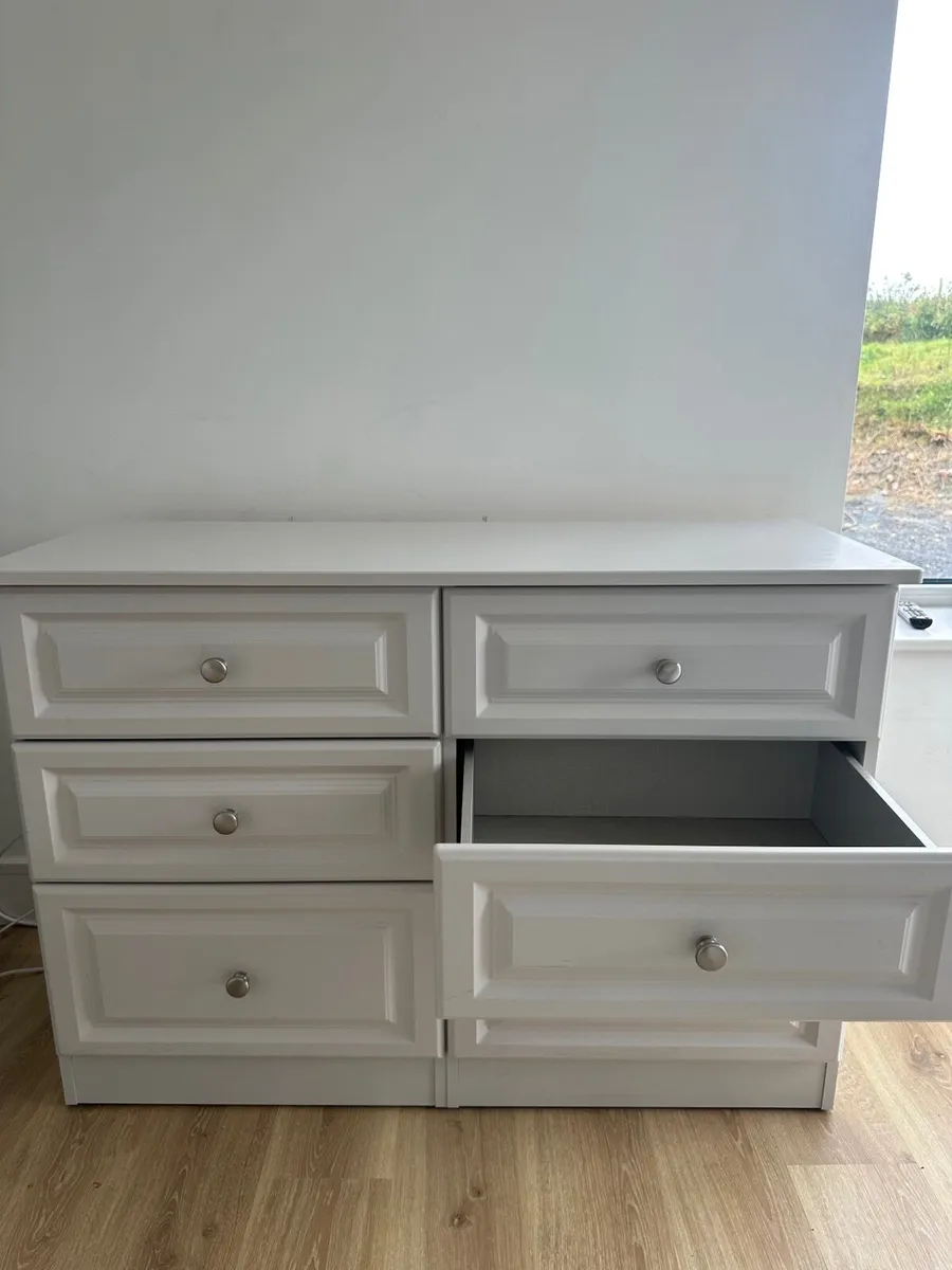 Chest of 6 drawers - Image 1