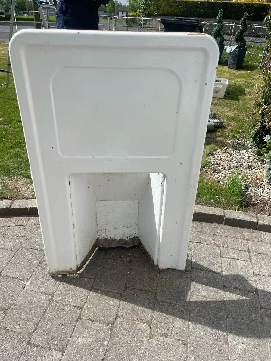 Cast iron fire place - Image 1