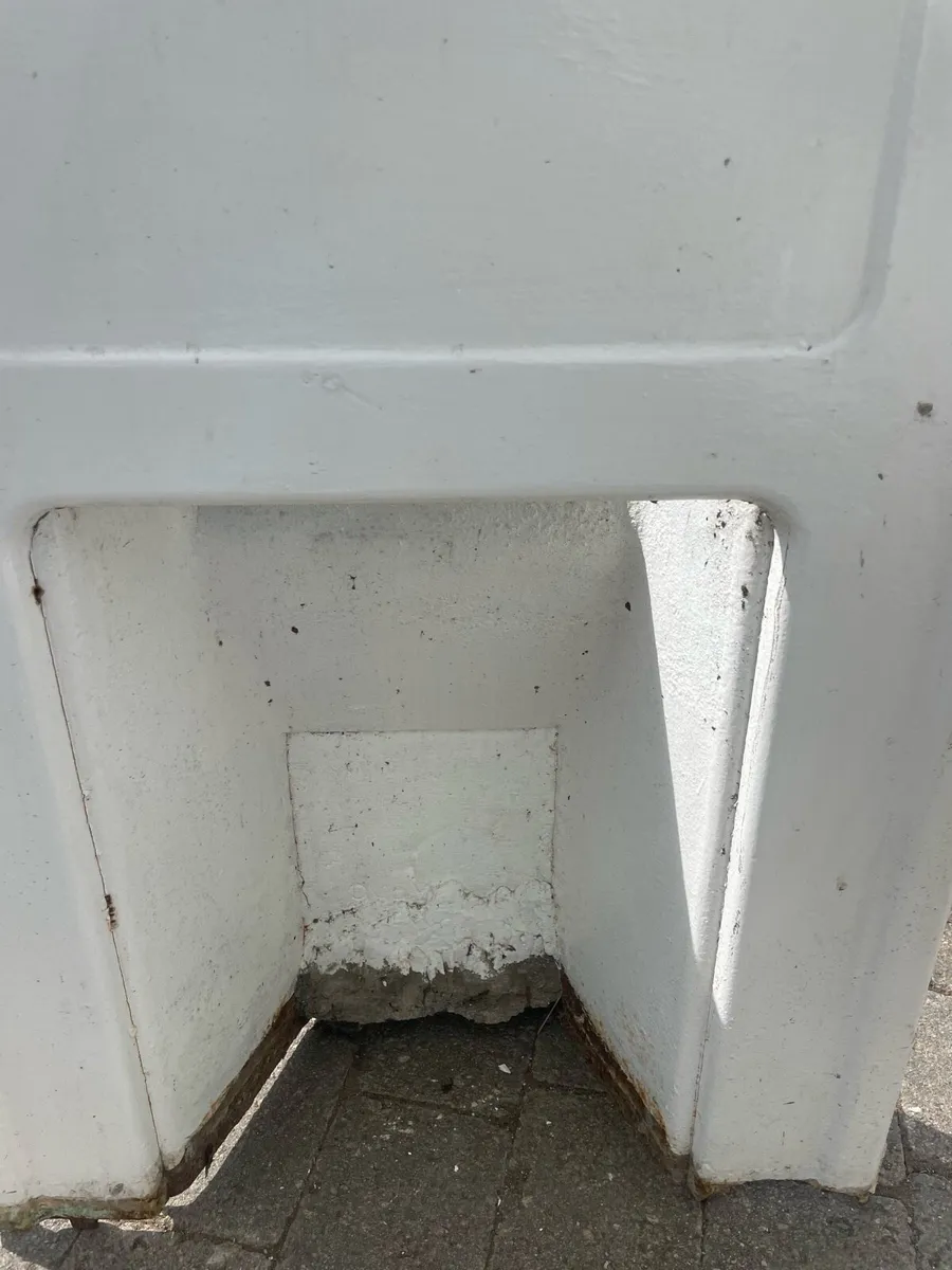 Cast iron fire place - Image 2
