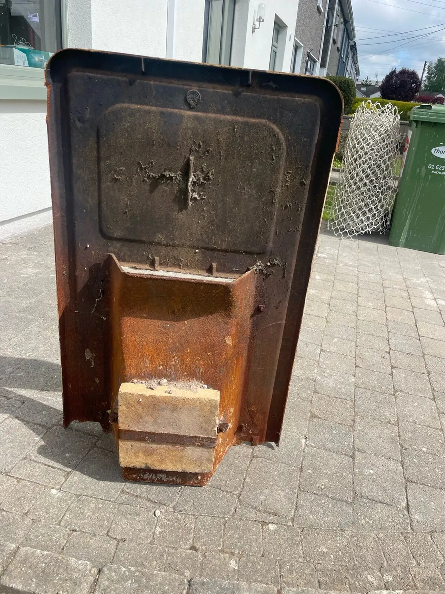 Cast iron fire place - Image 3