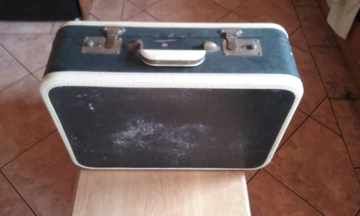 Retro Suitcase - Image 1