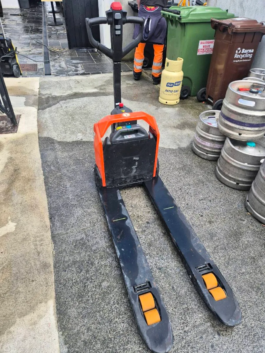 Electric Forklift - Image 3