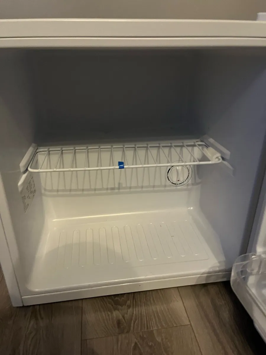 Over counter fridge - Image 2