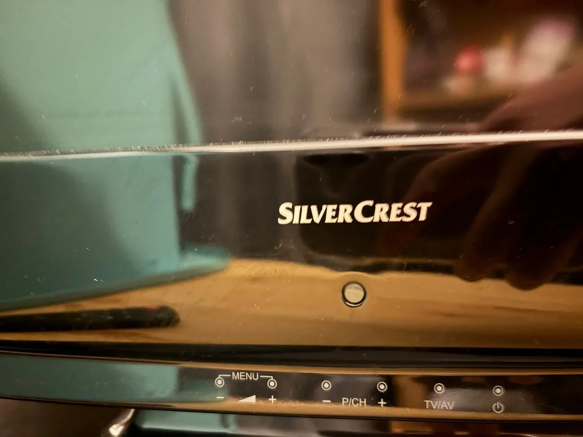 Tv silver crest + remote - Image 2