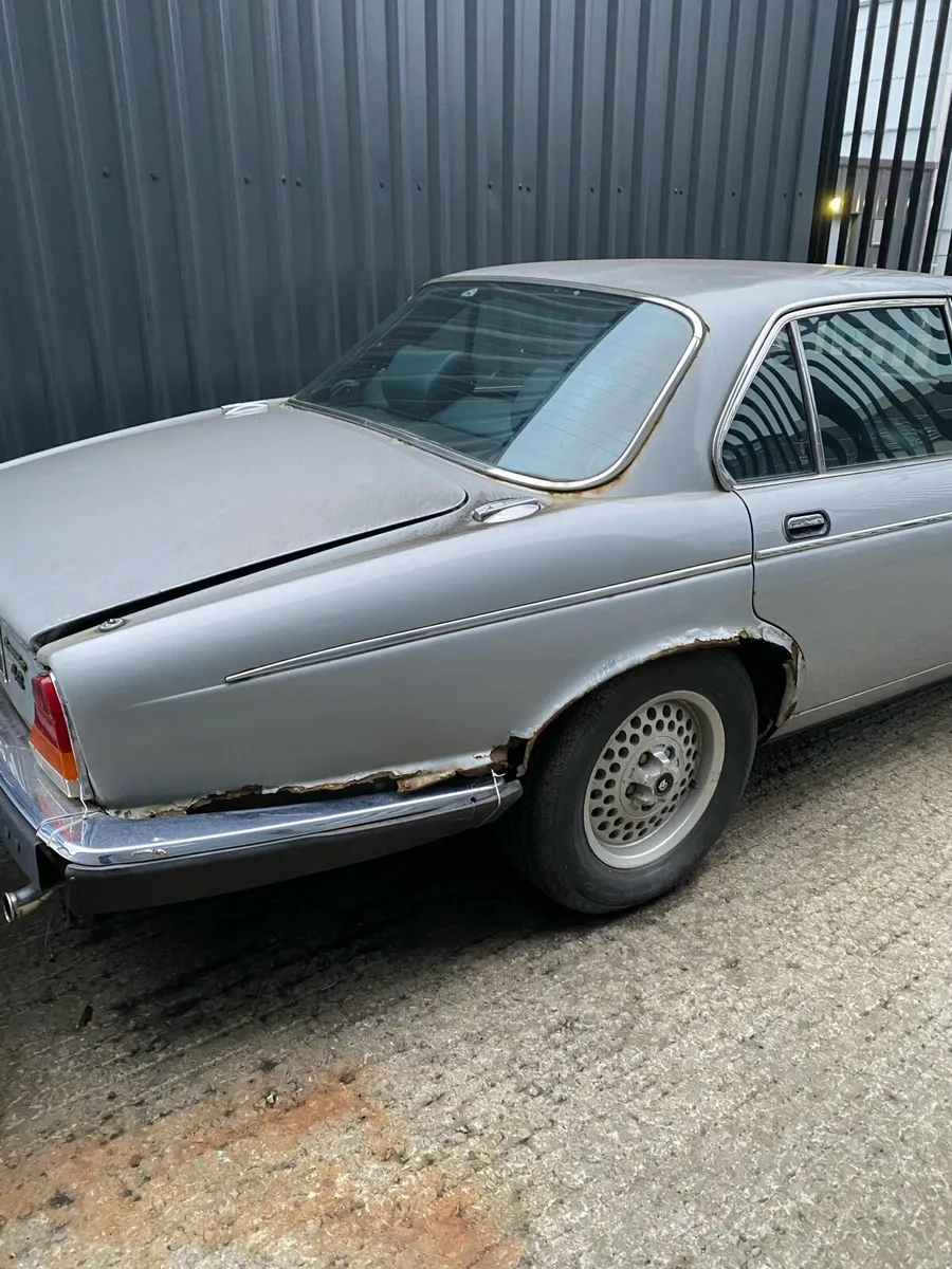 Daimler Sorvereign 4.0 1984 - Image 3