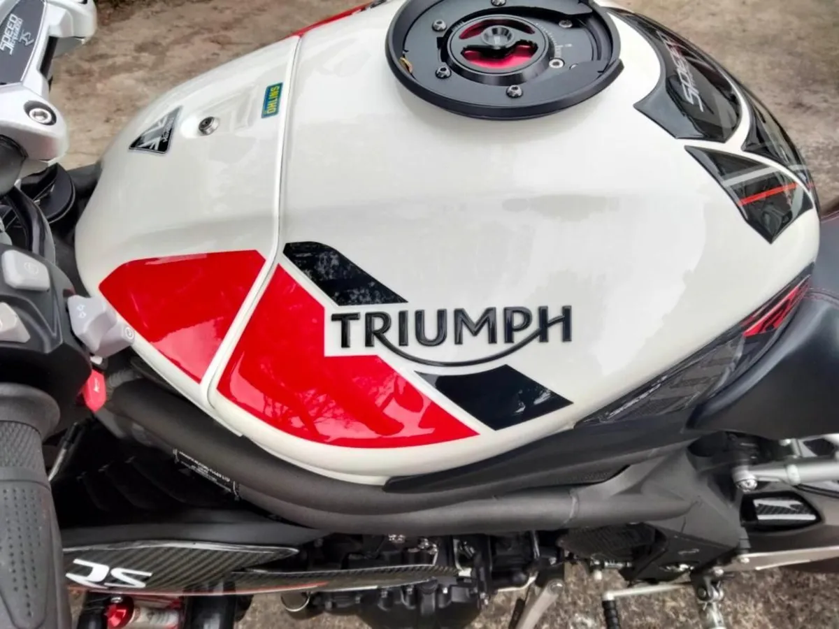 2019 triumph speed triple 1050rs - Image 2