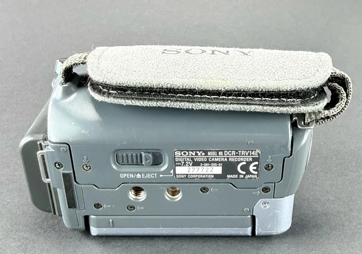 Sony DCR-TRV14E Nightshot Premium Mini DV tape cam - Image 2