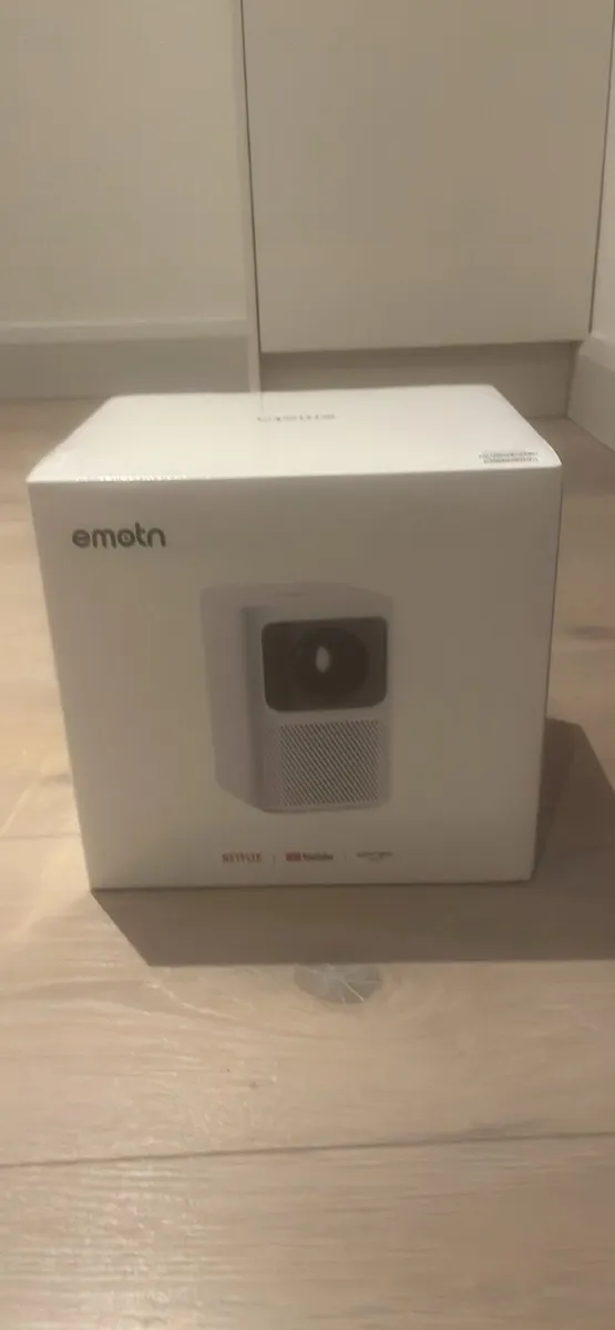 Emotn Netflix enabled projector - Image 3