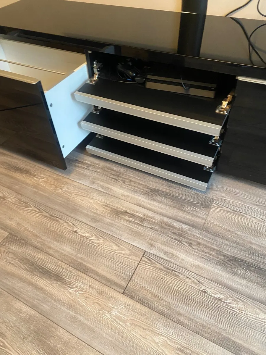 Tv / Media unit - Image 3