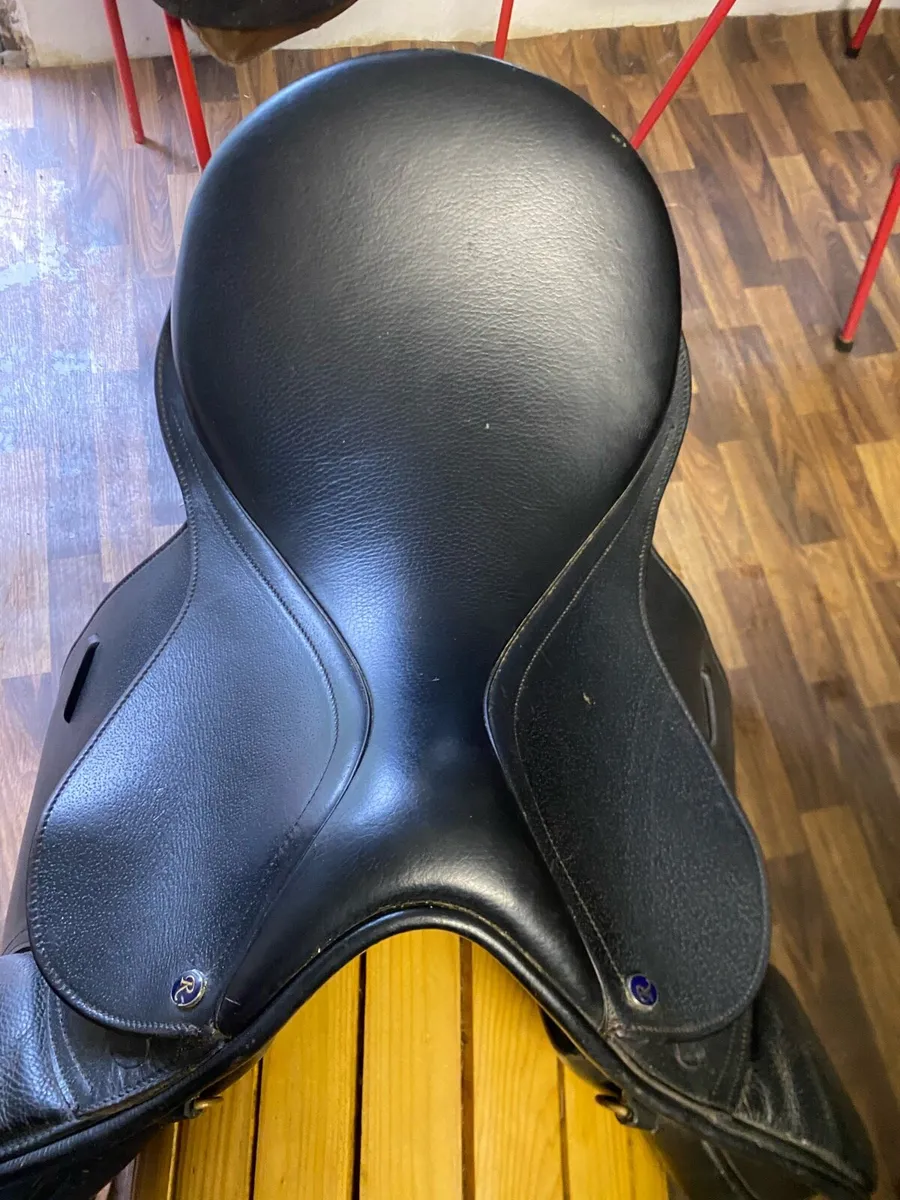 Reflex 17” WIDE black Leather saddle - Image 1