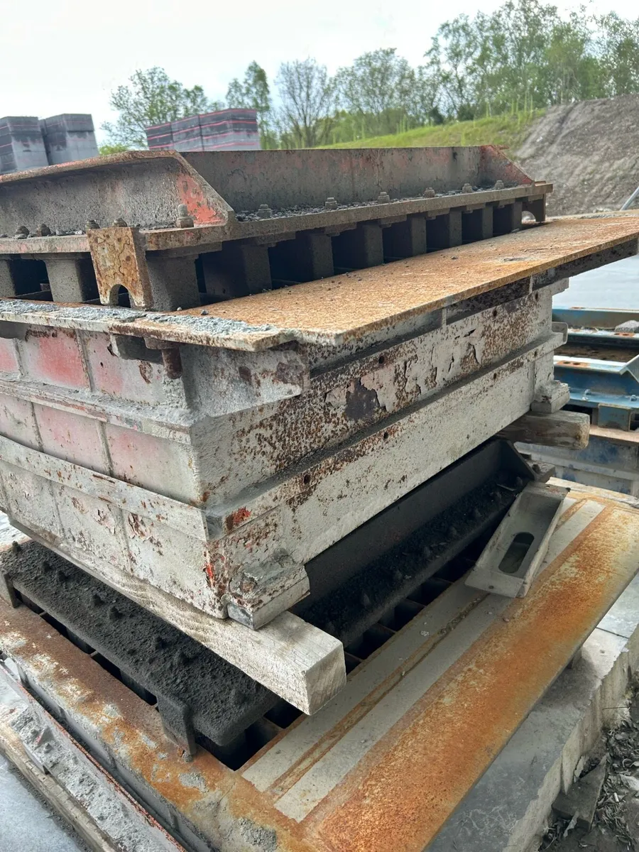 Concrete Block Moulds - Image 1