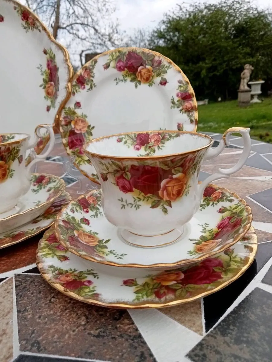 Royal Albert Old county roses 25 piece teaset - Image 3