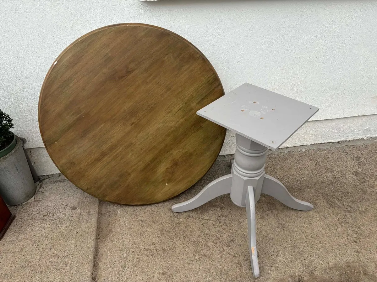 Wooden round kitchen table - Image 1