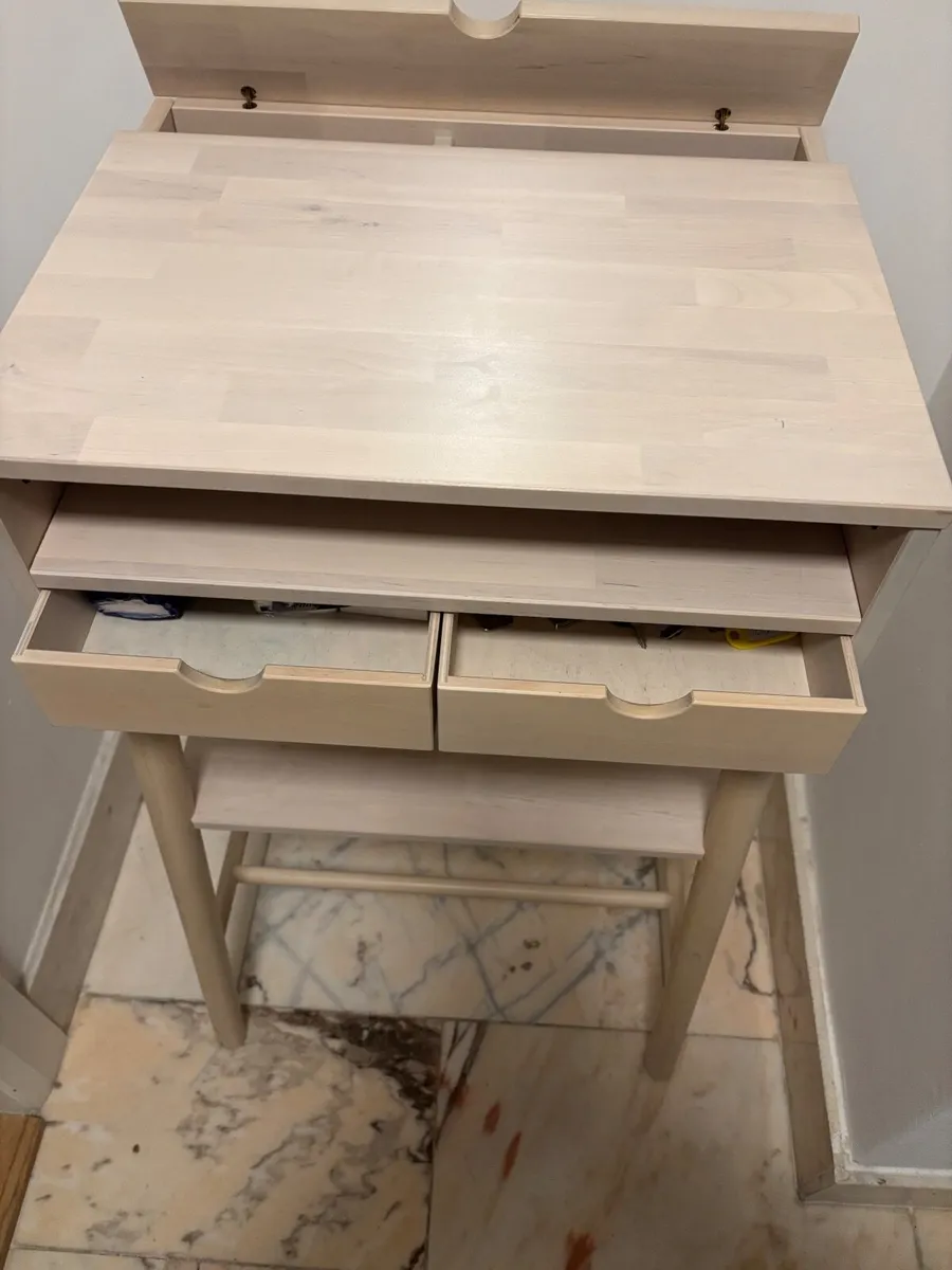 Computer/  laptop standing desk - Image 2
