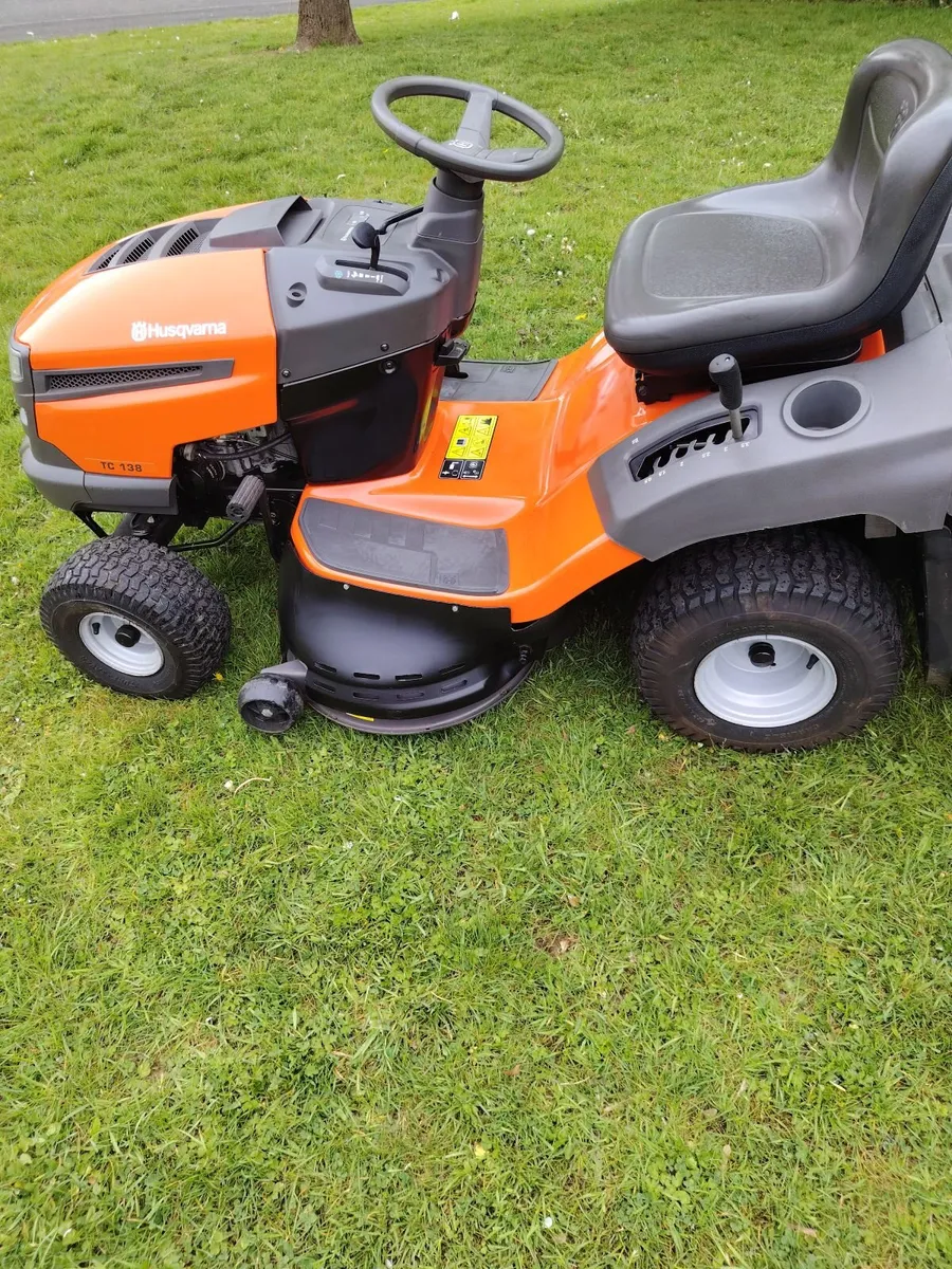Husqvarna tc138 ride on lawnmower - Image 2