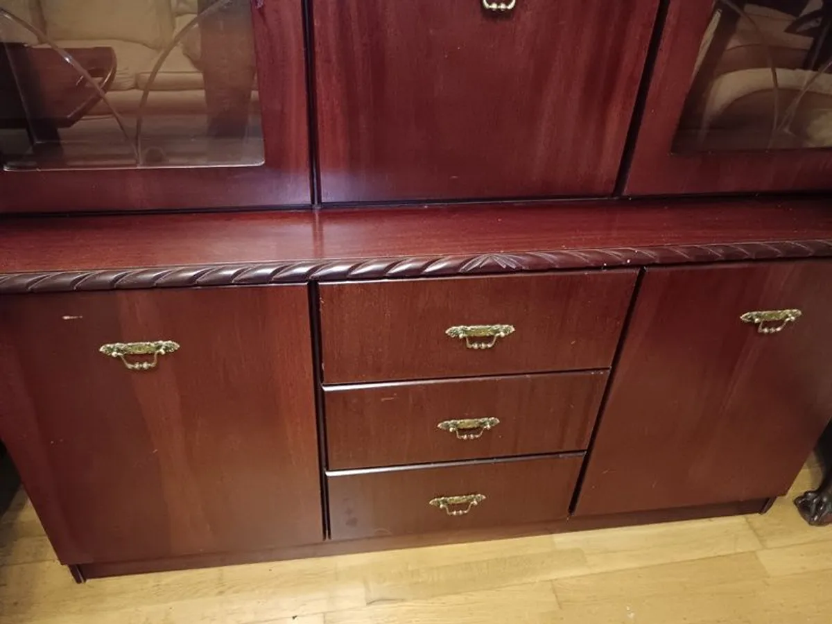 Glass display cabinet with lights. - Image 2
