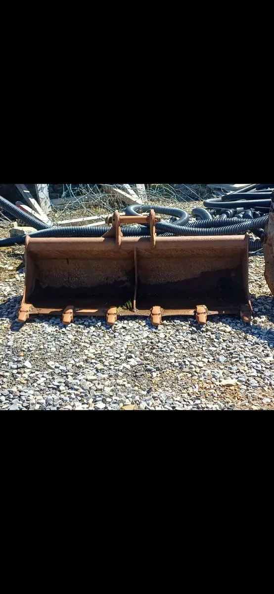 2 Buckets for EX60/6 Tonne Digger - Image 1