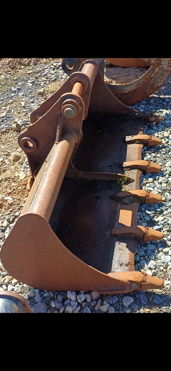 2 Buckets for EX60/6 Tonne Digger - Image 2