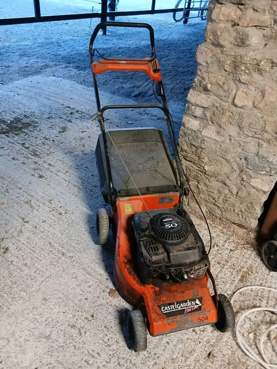 Castle garden lawnmower - Image 1