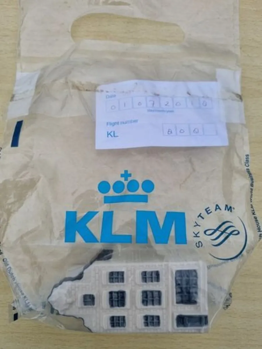KLM Delft Blue miniature house by Bols Amsterdam - Image 1