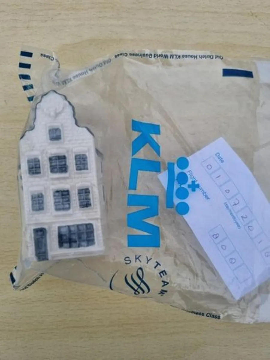 KLM Delft Blue miniature house by Bols Amsterdam - Image 3