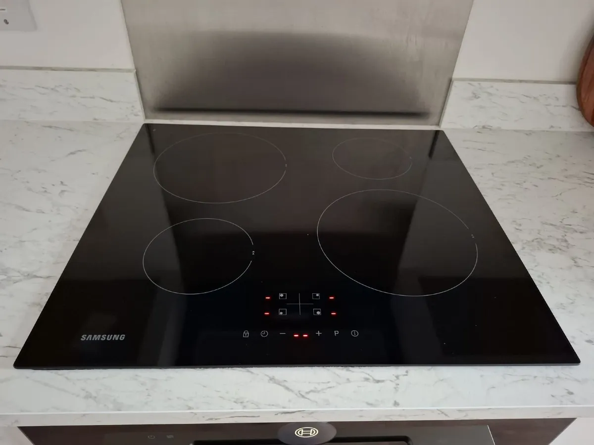 SAMSUNG series 3. 59 cm Electric Induction Hob bla - Image 1