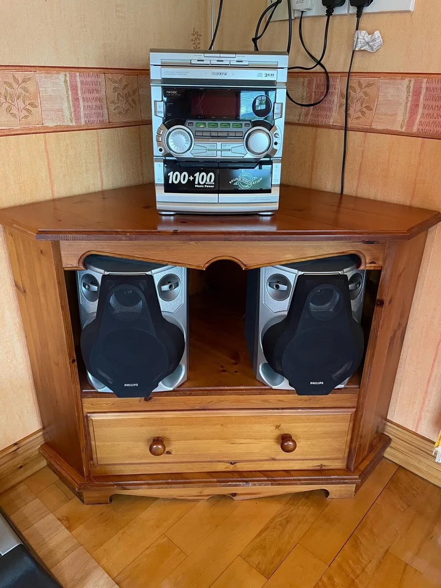 Hi Fi and Corner Piece - Image 1