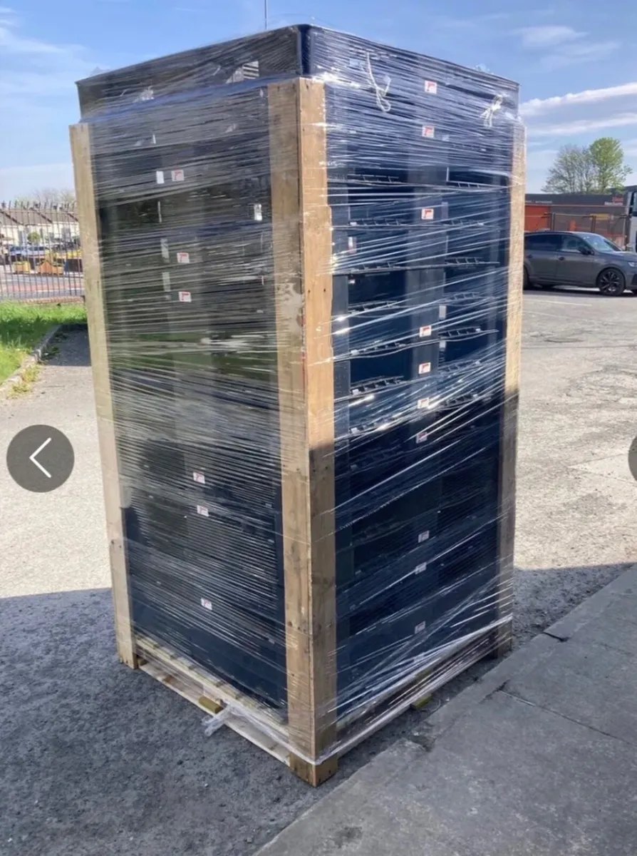 Plastic pallets for sale - Image 2