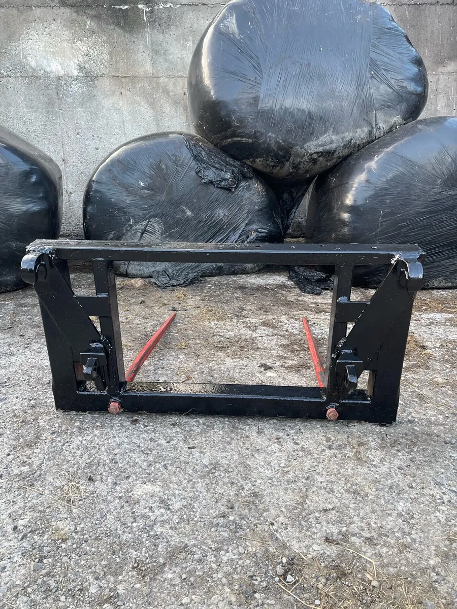 Bale Spike Euro Brackets and reversing camera - Image 1