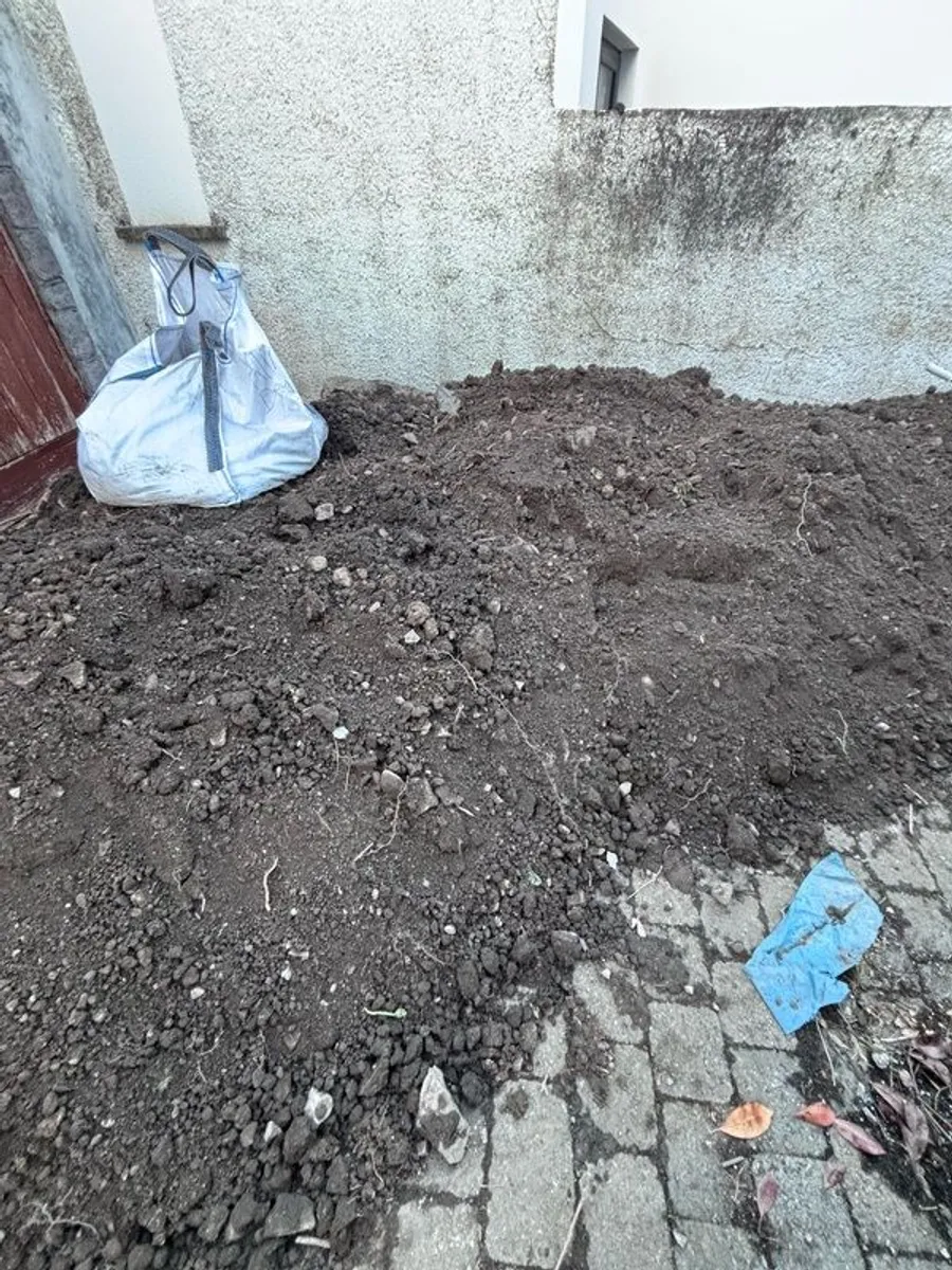 FREE topsoil for collection only - Image 2