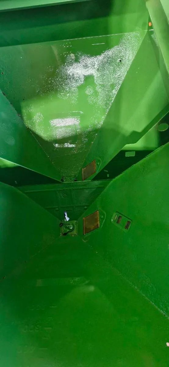 2 fertiliser spreader - Image 3
