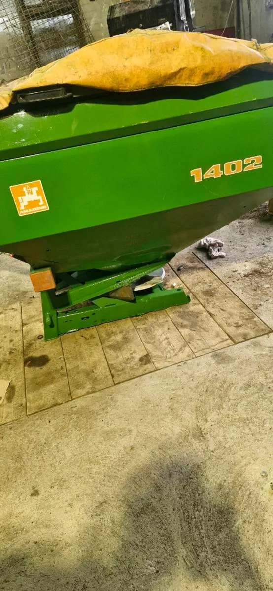 2 fertiliser spreader - Image 4