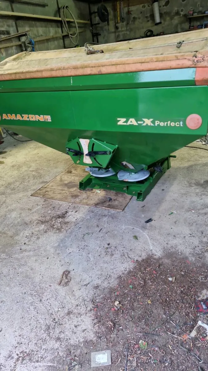 2 fertiliser spreader - Image 1