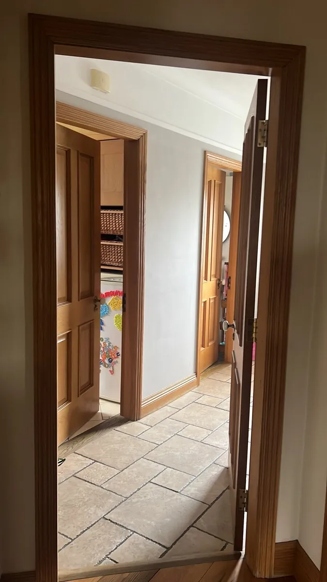15 oak doors including handles and hinges - Image 3