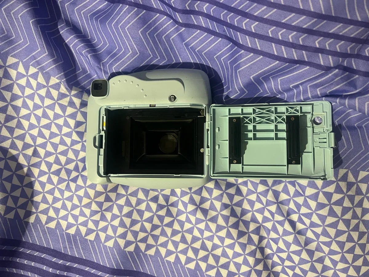 Fuji film polaroid camera (mint/teal) - Image 3