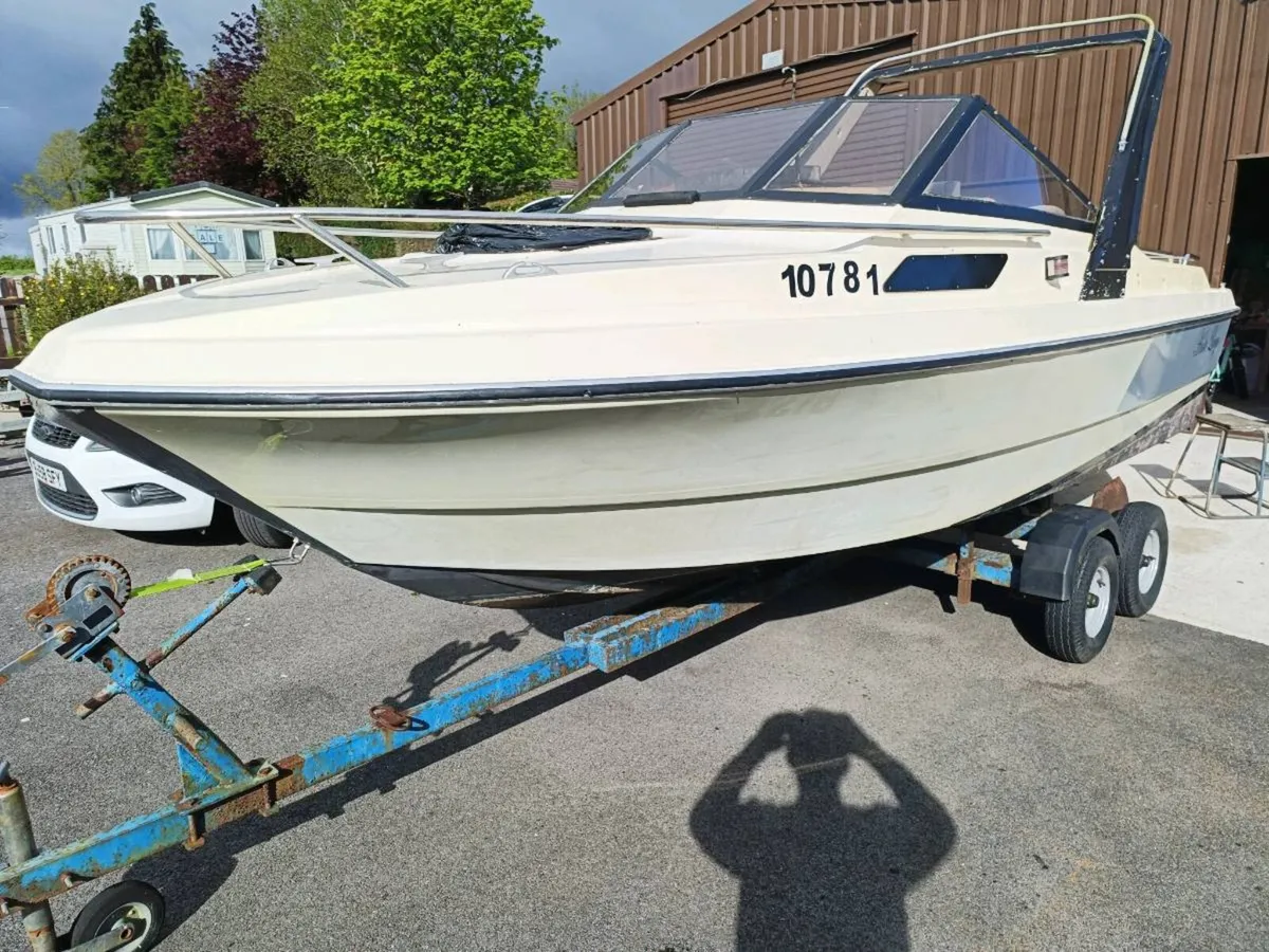 Speed boat and trailer for sale - Image 1